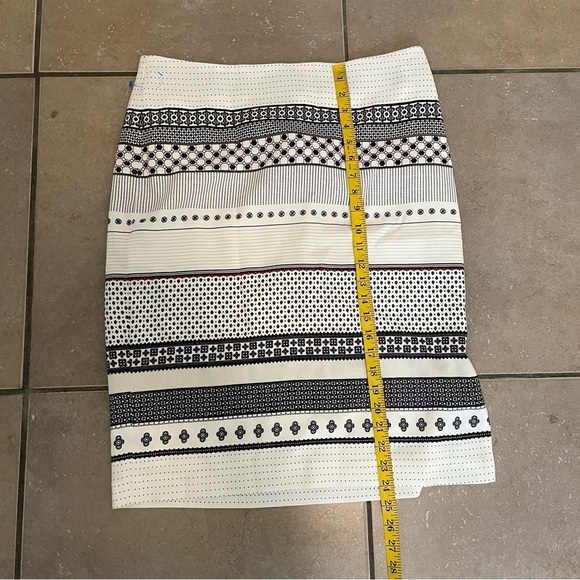 NEW Ann Taylor Multi Striped Pattern Pencil Skirt Size 10 Lined Side Zip & Slit - Picture 7 of 7